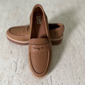 NEW, Never Worn TOMS Cara Loafer in Tan Leather, Size 8.5